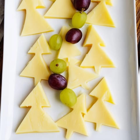 Festive Tannenbaum Cheese Board