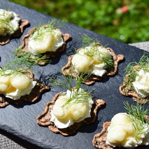 Stormy Sea Crisp Crackers